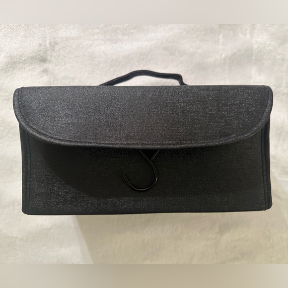 Von Maur hanging toiletry bag. Folds up - Picture 3 of 9